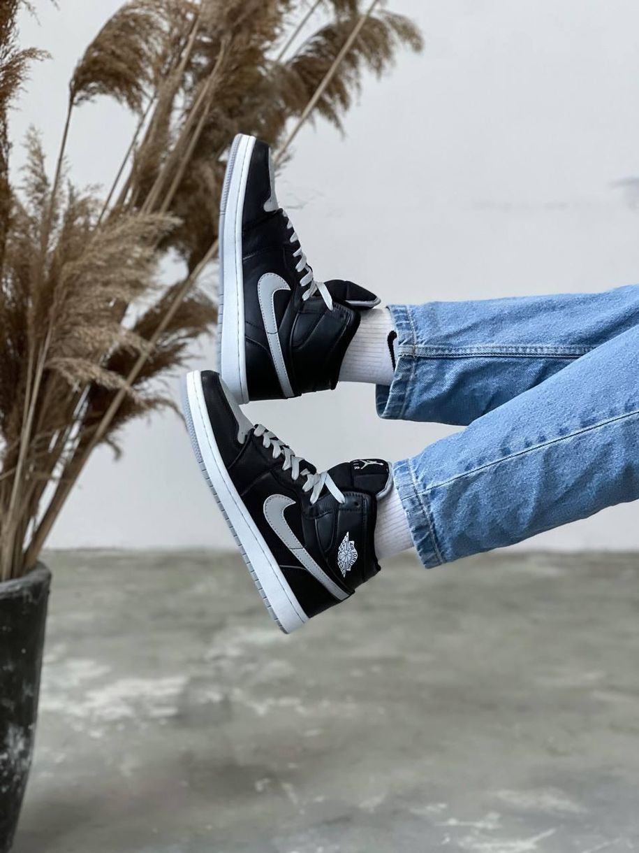 Зимние баскетбольные кроссовки Nike Air Jordan Retro 1 High Black Grey Swoosh 1334 фото