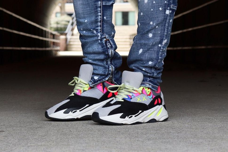 Кроссовки Adidas Yeezy Boost 700 V1 Wave Runner Pink Kaws 3139 фото