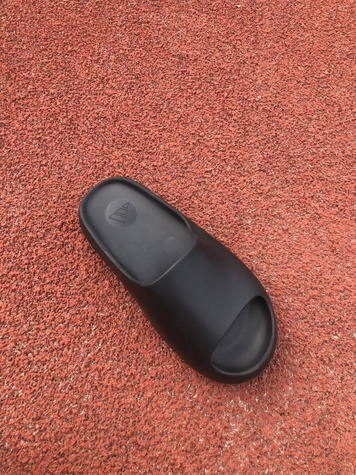 Шлепанцы Adidas Yeezy Slide Black 2022 3309 фото