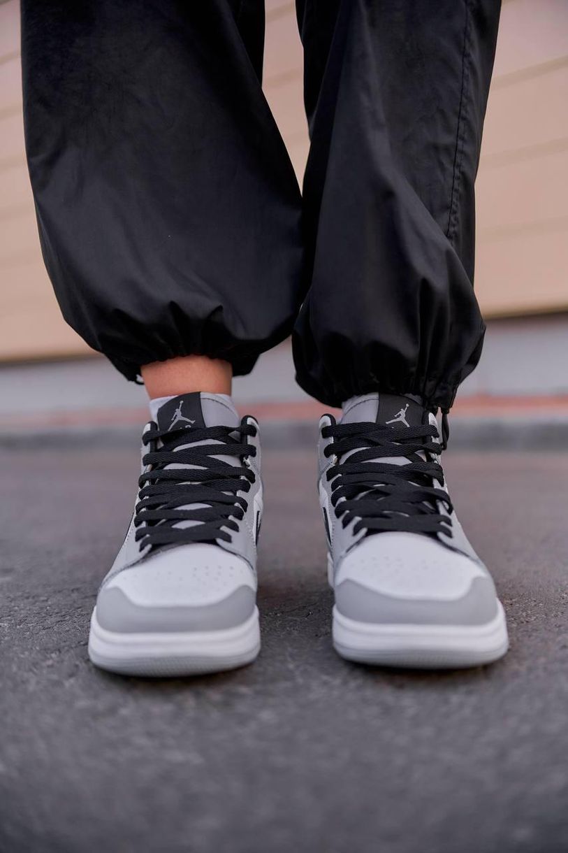 Баскетбольні кросівки Nike Air Jordan 1 Retro Mid Smoke Grey White 9396 фото