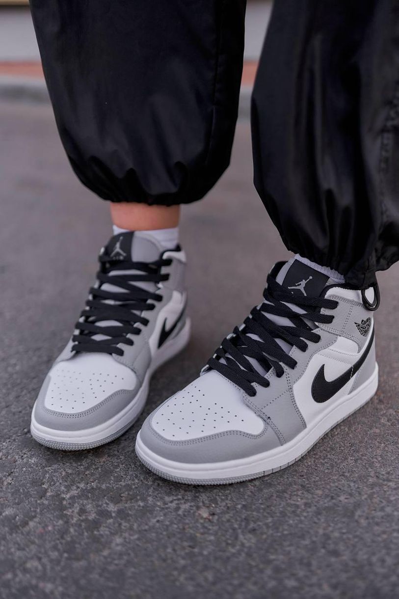 Баскетбольні кросівки Nike Air Jordan 1 Retro Mid Smoke Grey White 9396 фото