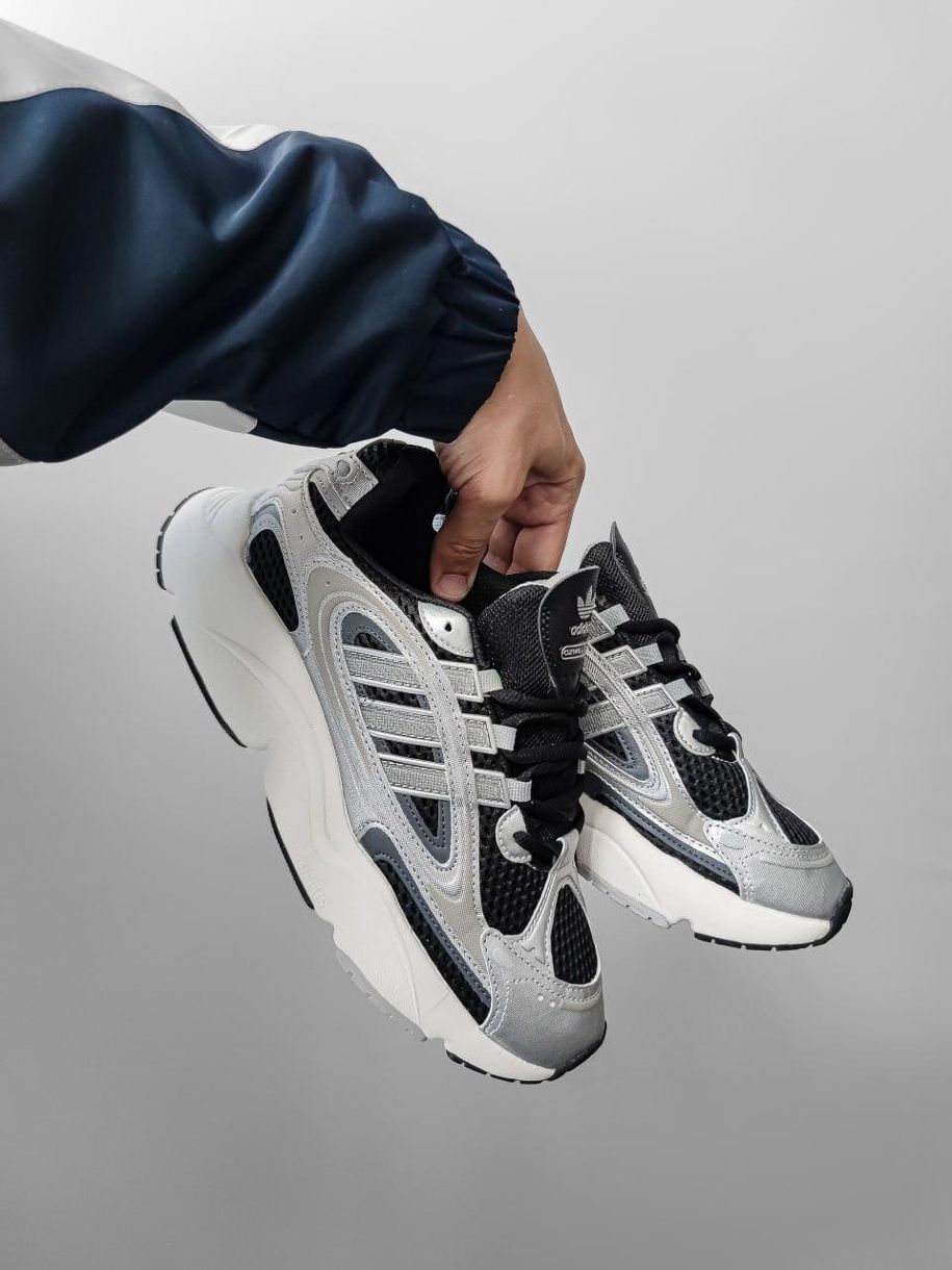 Кроссовки серебристые с черным Adidas Ozmillen Silver/Black 11103 фото