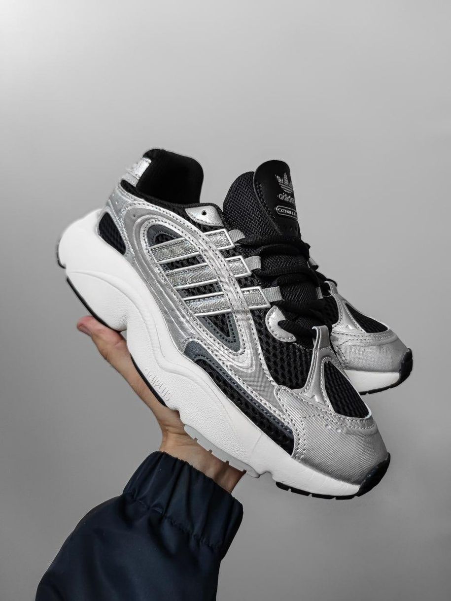 Кроссовки серебристые с черным Adidas Ozmillen Silver/Black 11103 фото