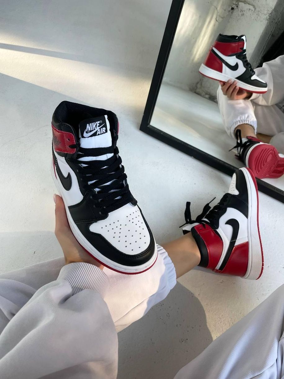 Баскетбольні кросівки Nike Air Jordan 1 Retro High Red Black Toe 8487 фото