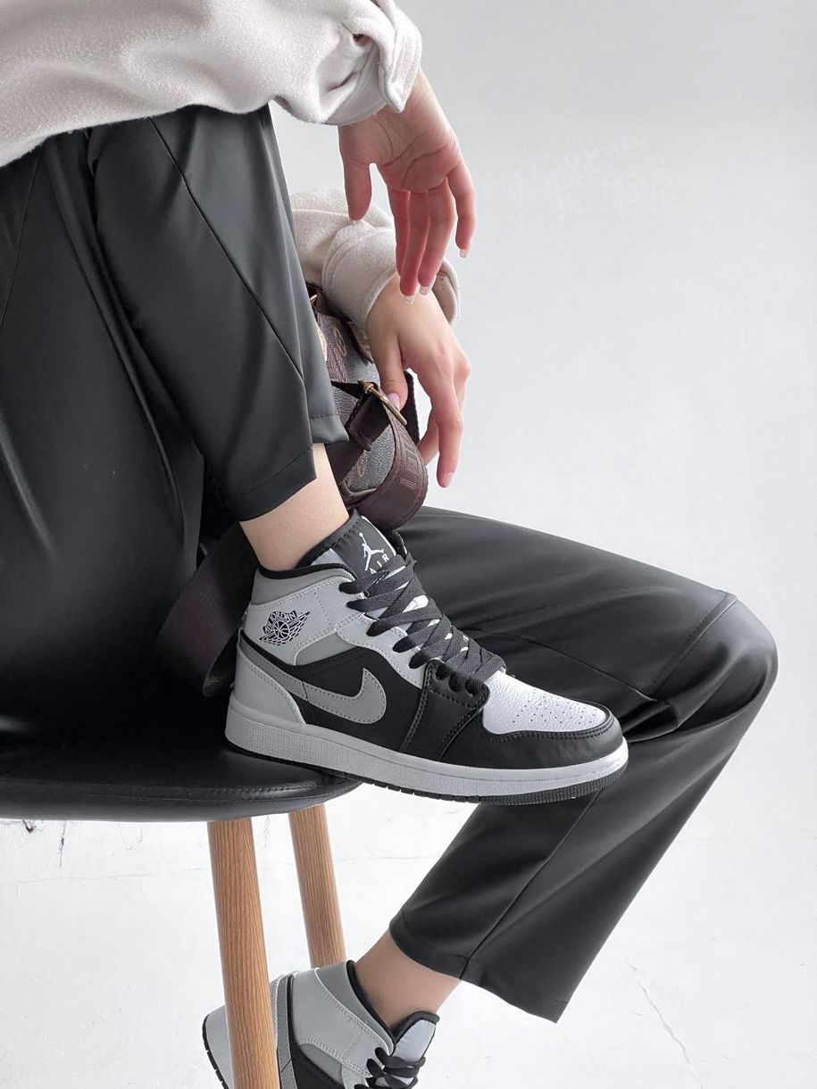 Баскетбольные кроссовки Nike Air Jordan 1 Retro Mid Black White Grey Shadow 2086 фото