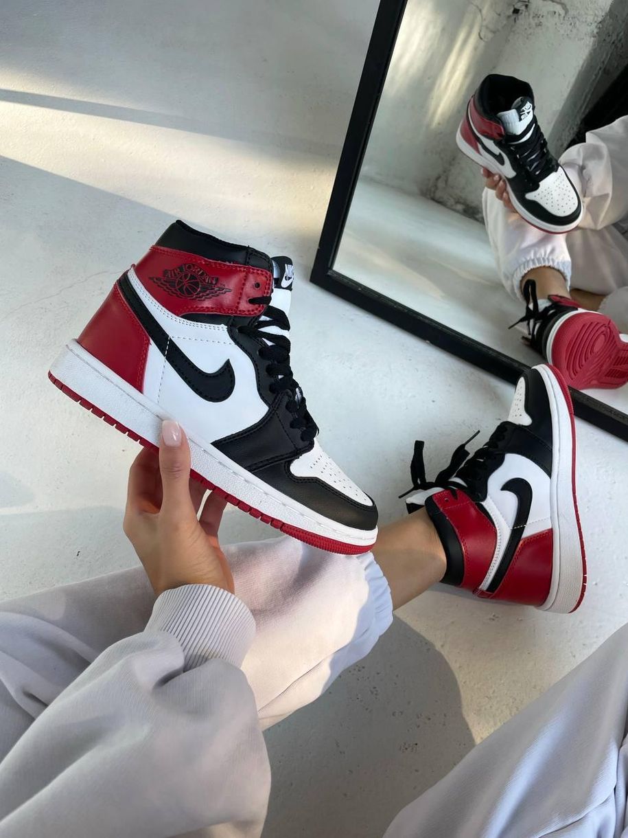 Баскетбольні кросівки Nike Air Jordan 1 Retro High Red Black Toe 8487 фото