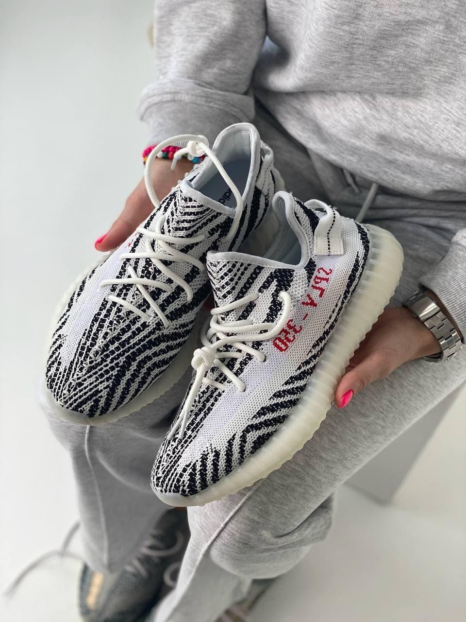 Yeezy ultra boost 350 2025 v2 zebra