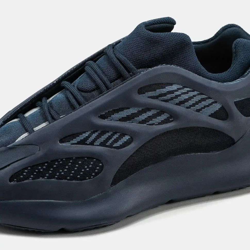 Adidas Yeezy 700 V3 Fade Carbon