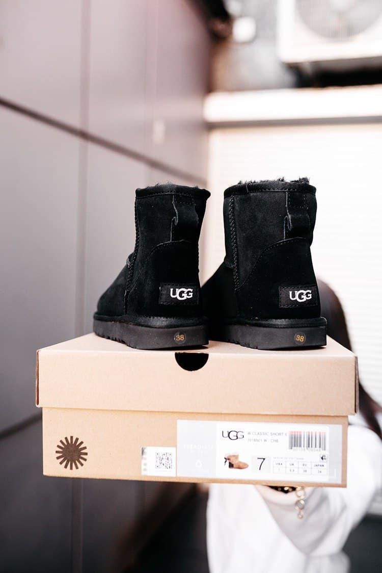 Зимние сапоги UGG Classic Mini Black 2 5363 фото