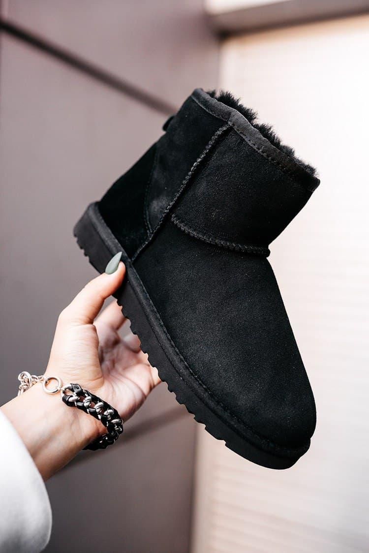 Зимние сапоги UGG Classic Mini Black 2 5363 фото