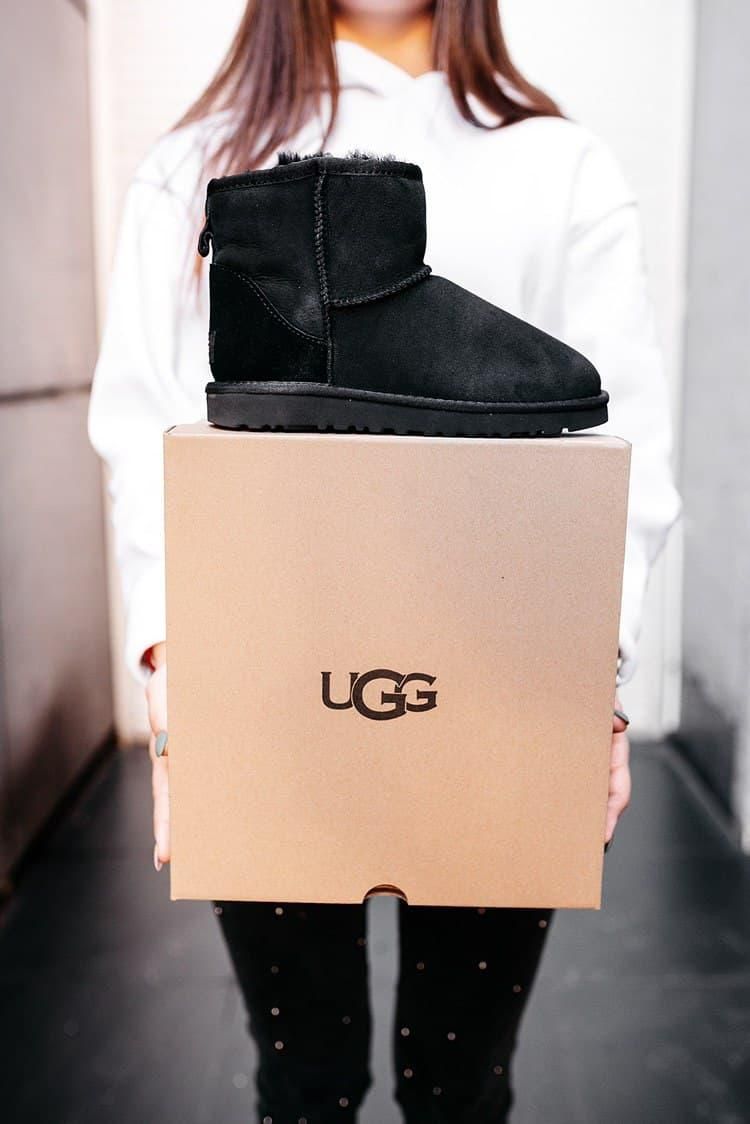 Зимние сапоги UGG Classic Mini Black 2 5363 фото