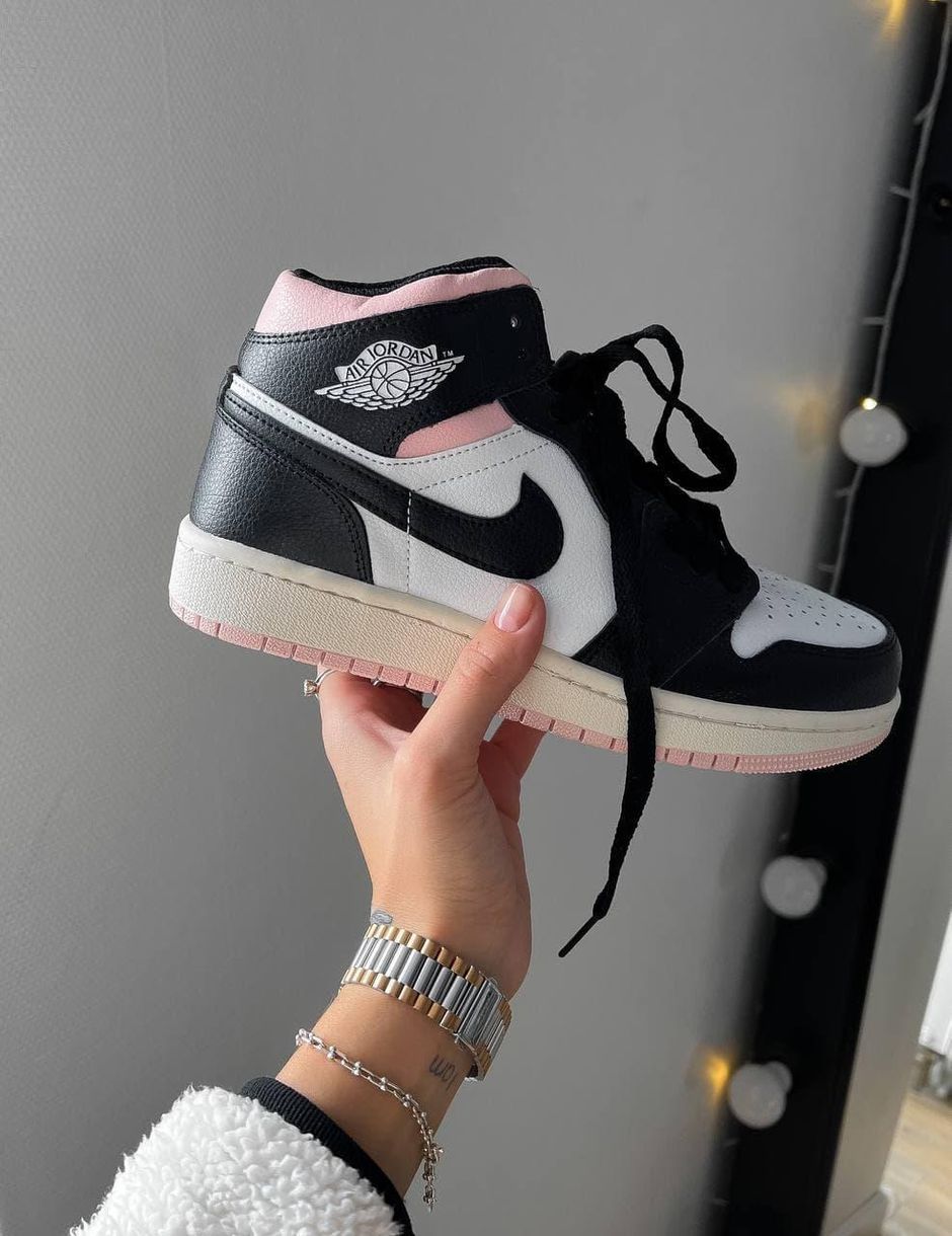 Баскетбольные кроссовки Nike Air Jordan 1 Retro Black White Pink 6400 фото