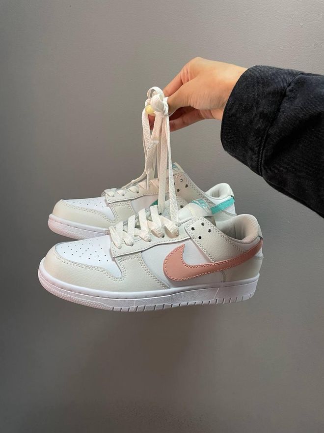 peach nikes