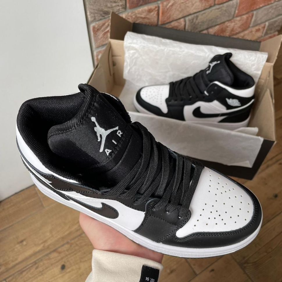 Баскетбольні кросівки Nike Air Jordan 1 Retro High White Black Logo 2030 фото