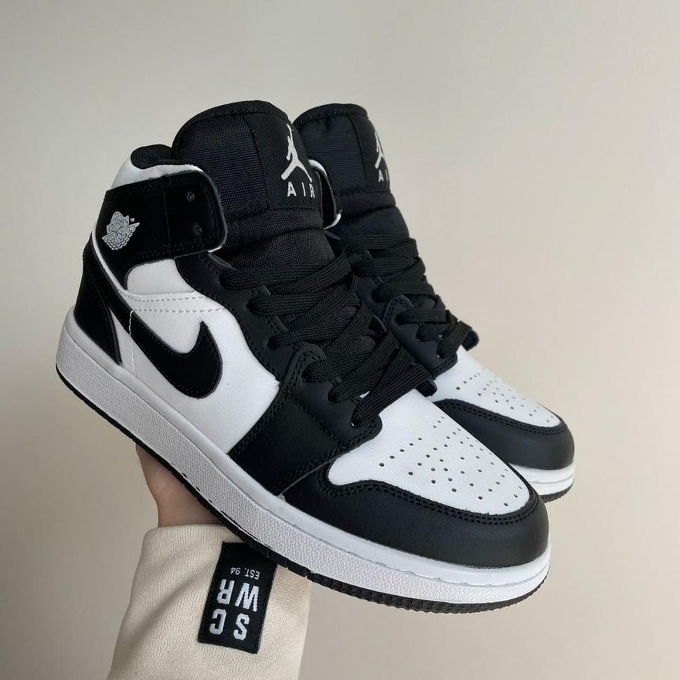 Баскетбольні кросівки Nike Air Jordan 1 Retro High White Black Logo 2030 фото
