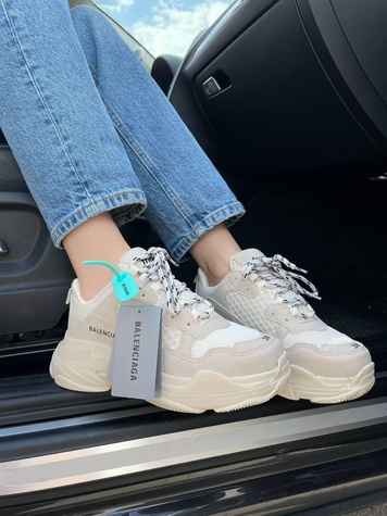 Кроссовки Balenciaga Balenciaga Triple S V1 Beige 3418 фото