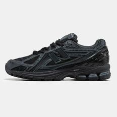 New Balance 1906R Triple Black