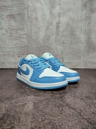 Баскетбольні кросівки Nike Air Jordan Retro 1 Blue White v2 6677 фото