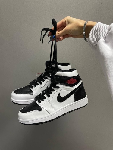 Nike Air Jordan 1 Retro High Black White Red 6339 фото