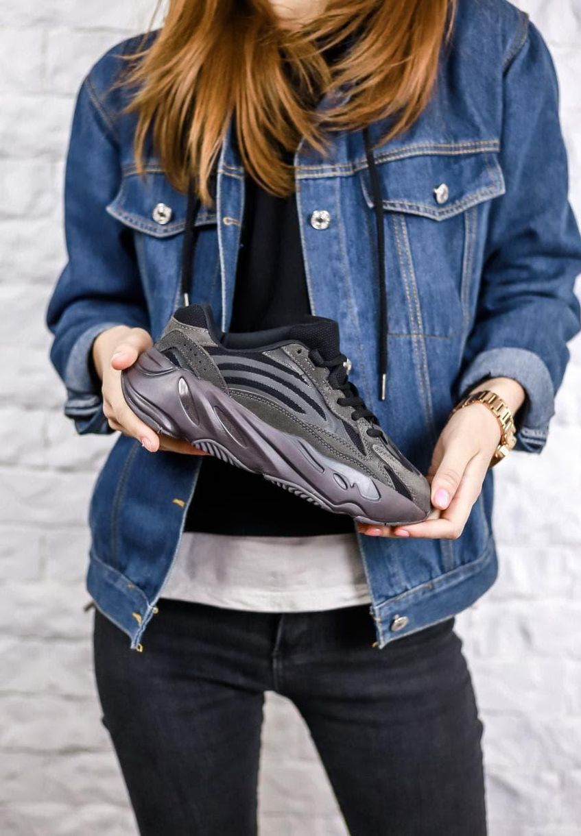 Кроссовки Adidas Yeezy Boost 700 V2 Vanta Black 3158 фото