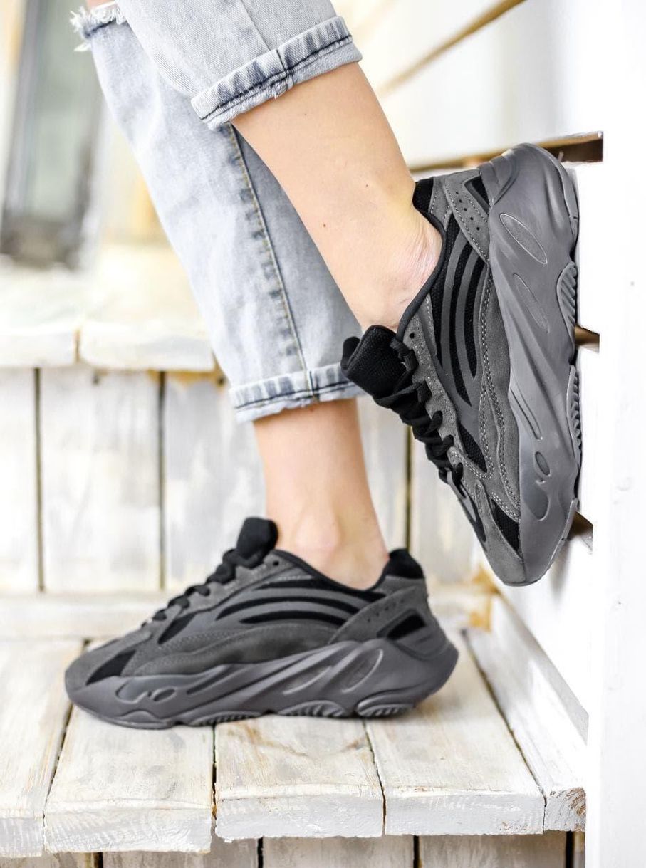 Кроссовки Adidas Yeezy Boost 700 V2 Vanta Black 3158 фото