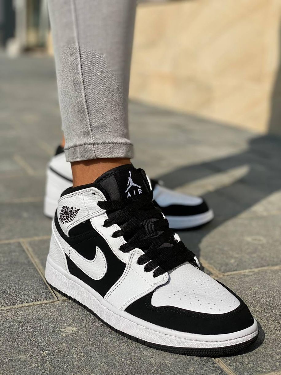 Баскетбольні кросівки Nike Air Jordan 1 Retro High White Black (Нубук) 7618 фото