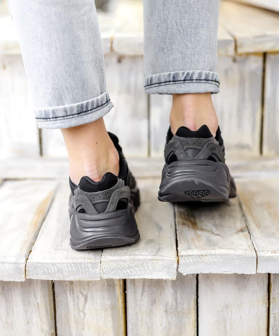 Кроссовки Adidas Yeezy Boost 700 V2 Vanta Black 3158 фото