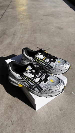 Кроссовки Asics Tiger GEL-1090 Silver/yellow 12025 фото