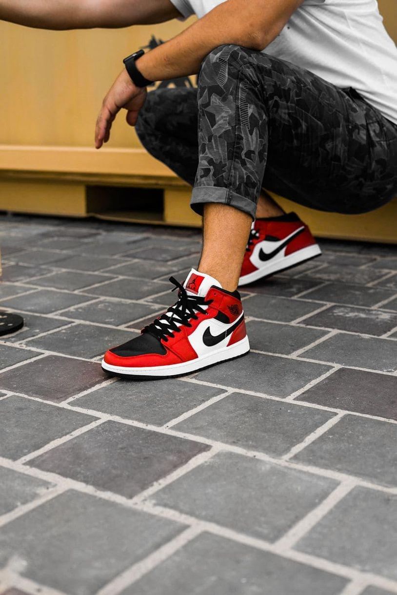 Nike Air Jordan 1 Retro Mid Black Red White 1 2053 фото