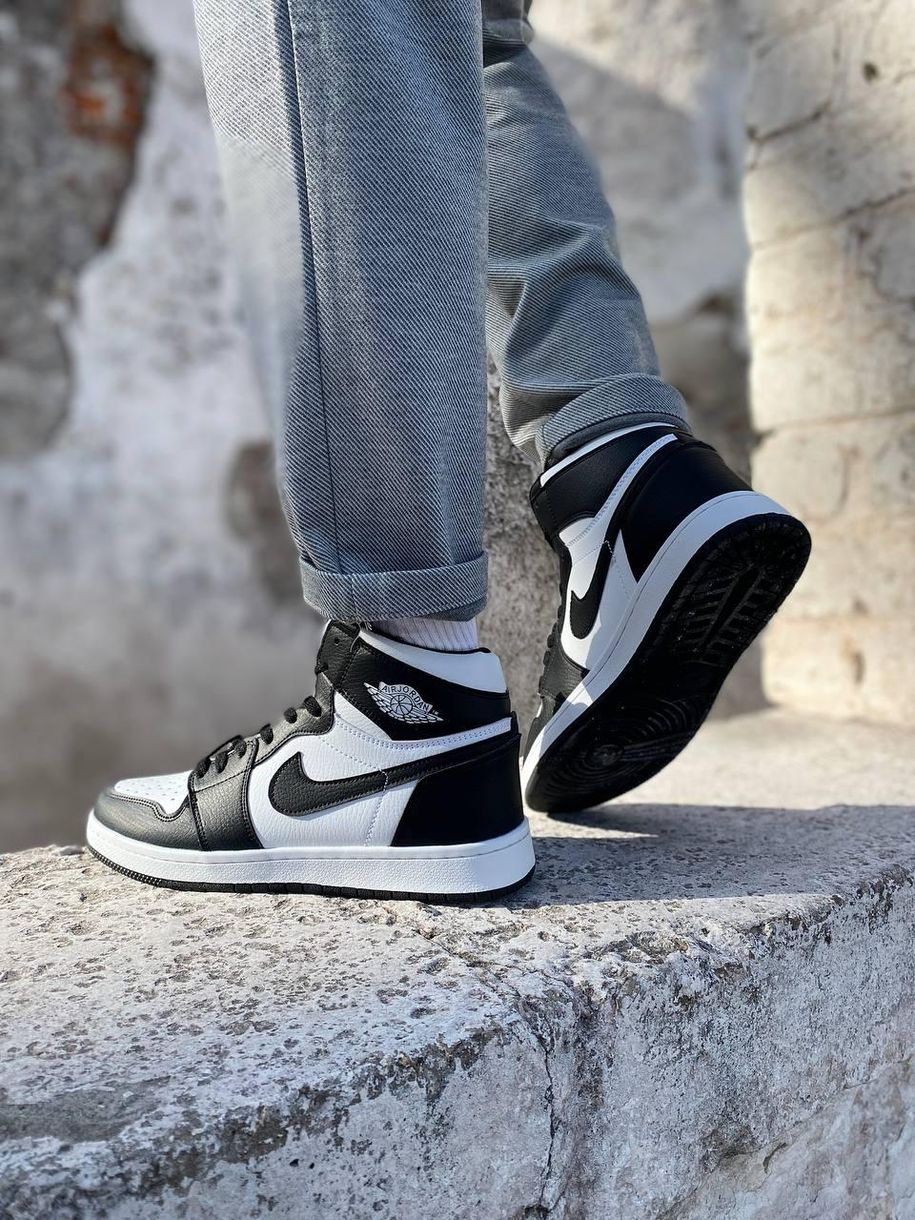 Баскетбольні кросівки Nike Air Jordan 1 Retro High Black White 3.0 5420 фото