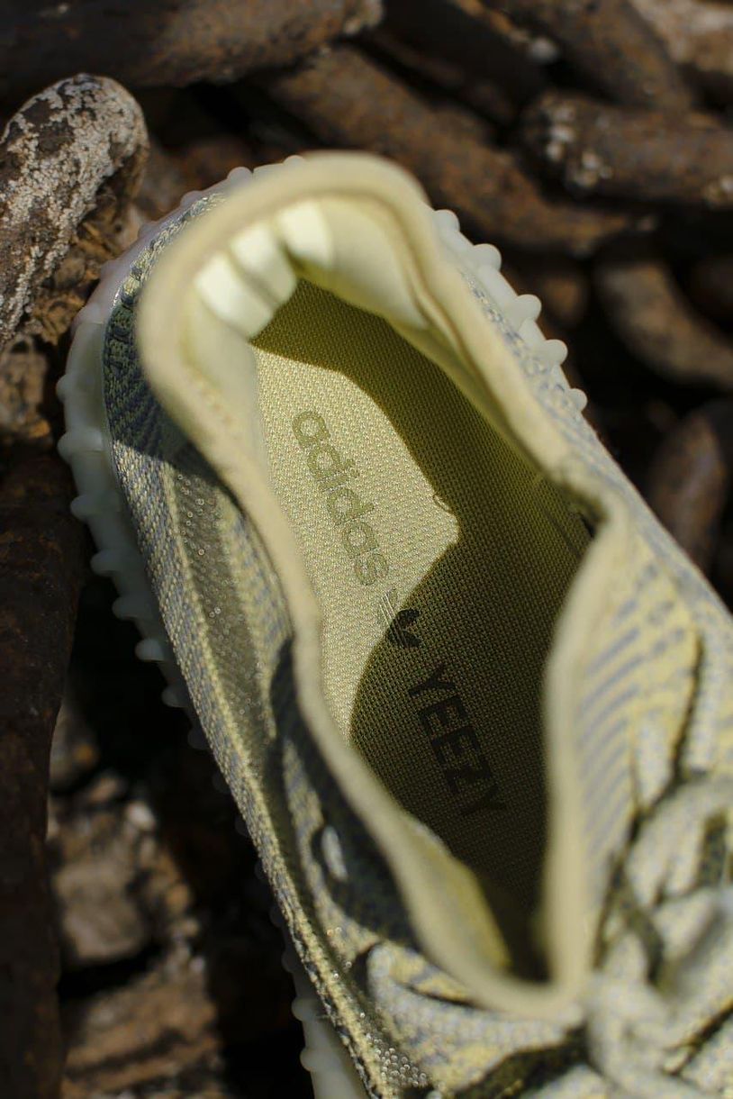 Кросівки Adidas Yeezy Boost 350 V2 Antila 2 (Рефлективные шнурки) 3050 фото
