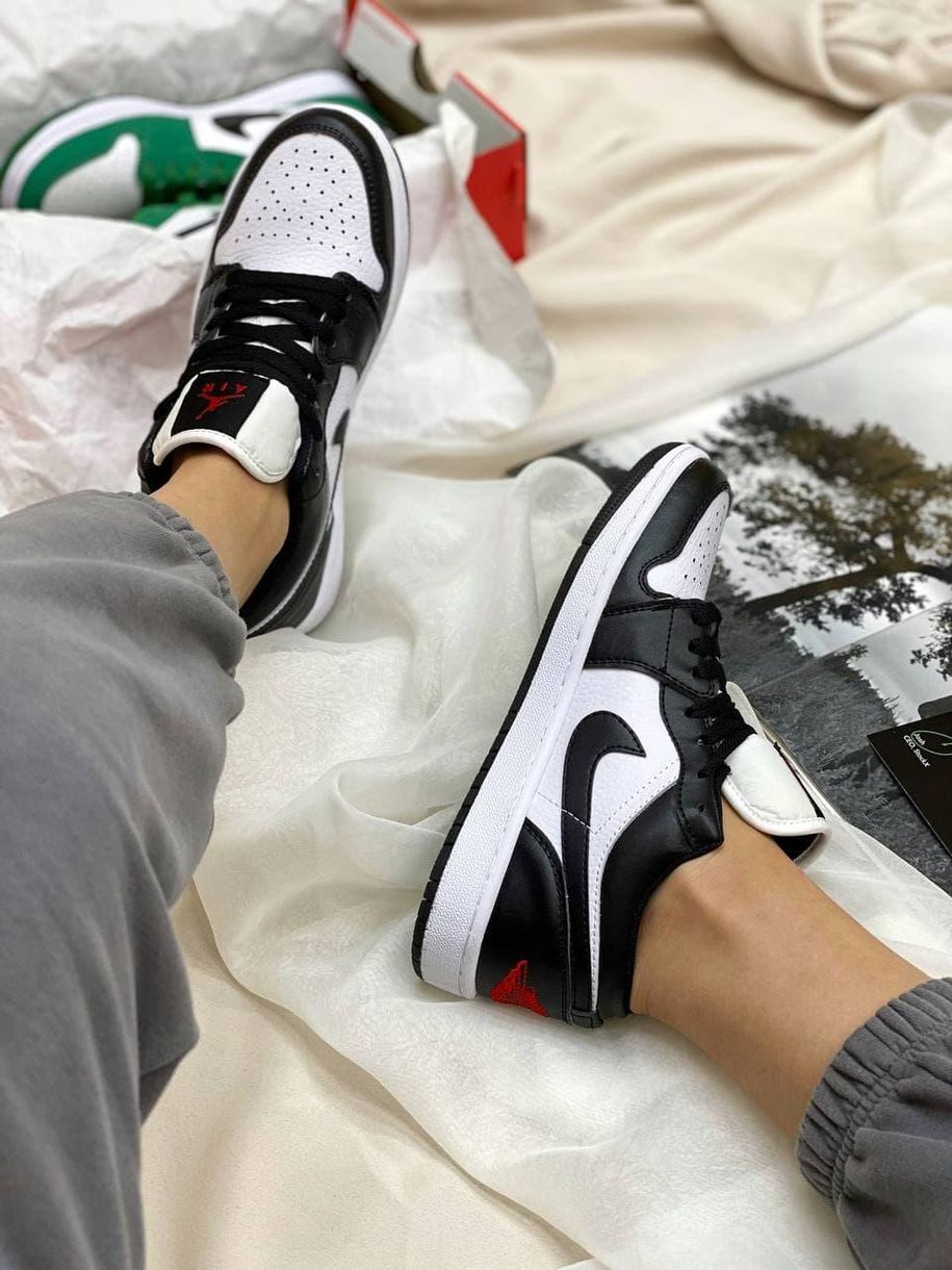 Баскетбольні кросівки Nike Air Jordan Retro 1 Low Black White Red 6146 фото