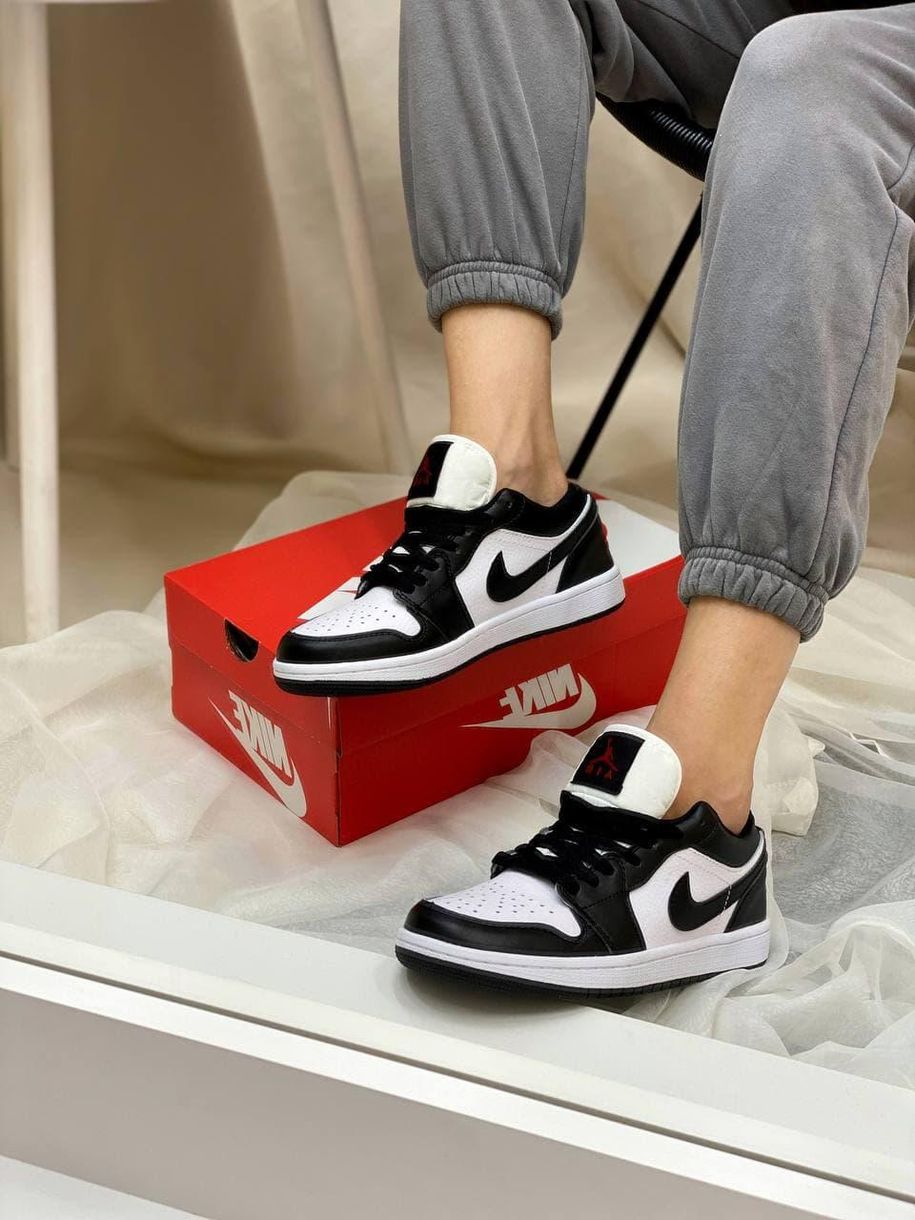 Баскетбольні кросівки Nike Air Jordan Retro 1 Low Black White Red 6146 фото