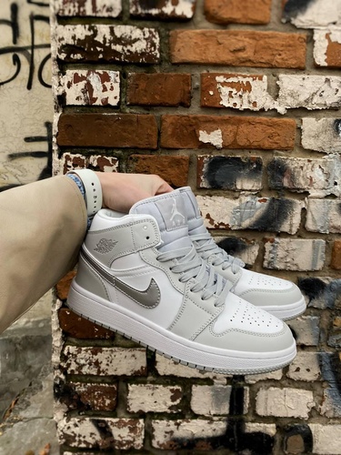 Баскетбольные кроссовки Nike Air Jordan 1 Silver Grey White 7382 фото