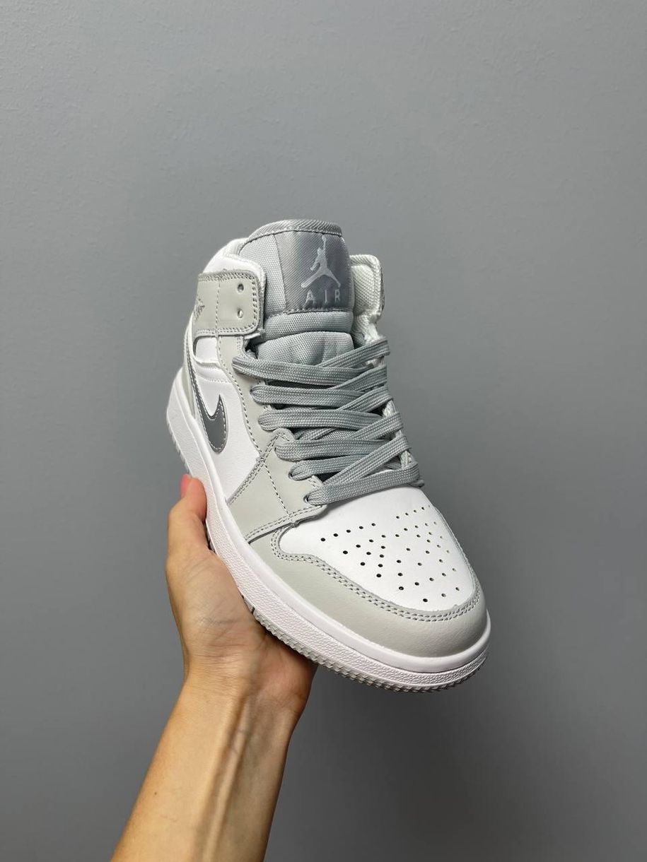 Баскетбольні кросівки Nike Air Jordan 1 Silver Grey White 7382 фото