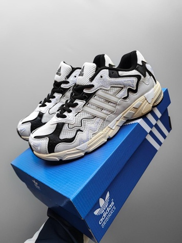 Кроссовки белые с черным Adidas x Bad Bunny Response White Black 11072 фото