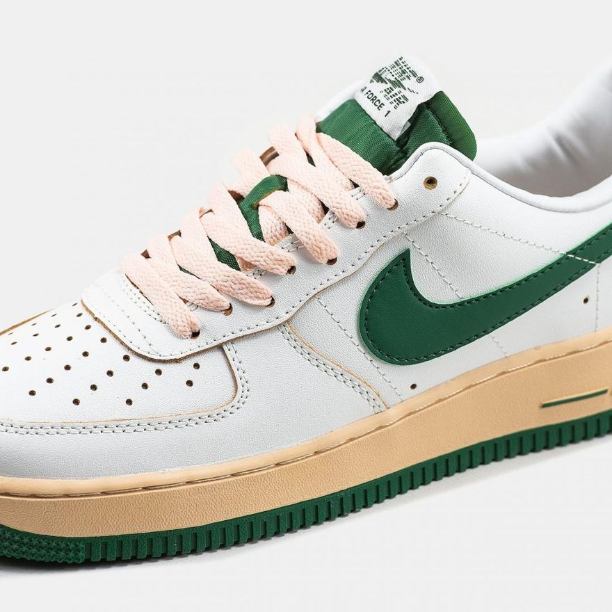 gorge green nike