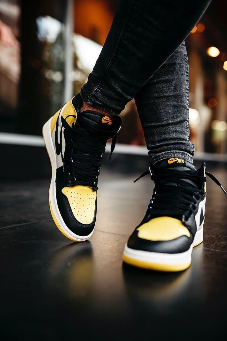 Баскетбольные кроссовки Nike Air Jordan 1 Retro Mid Black Yellow White 2021 фото