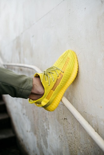 Кроссовки Adidas Yeezy Boost 350 V2 Yellow (Реф шнурки) 3042 фото