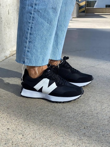 Кросівки New Balance 327 Black White v3 375 фото