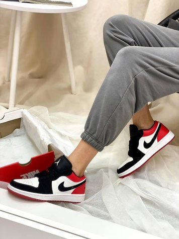 Баскетбольні кросівки Nike Air Jordan Retro 1 Low Black Toe Red 6979 фото