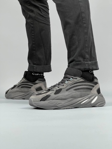 Adidas Yeezy Boost 700 V2 Gray Black 5830 фото