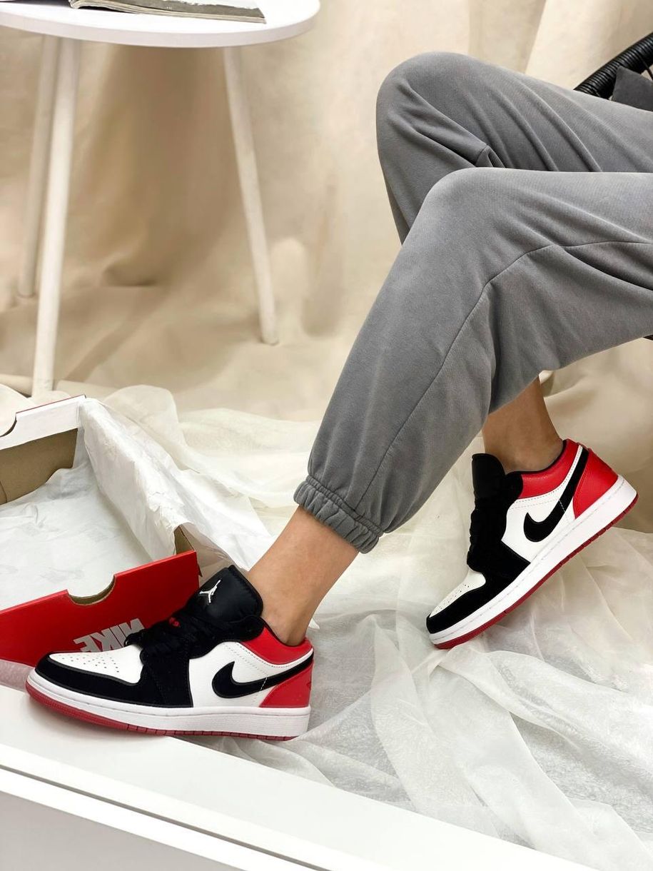 Баскетбольные кроссовки Nike Air Jordan Retro 1 Low Black Toe Red 6979 фото