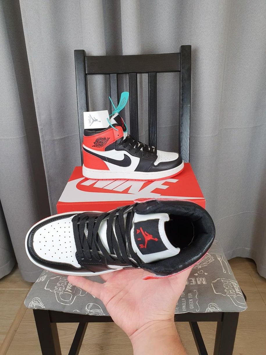Баскетбольні кросівки Nike Air Jordan 1 Retro High OG Black Red 799 фото