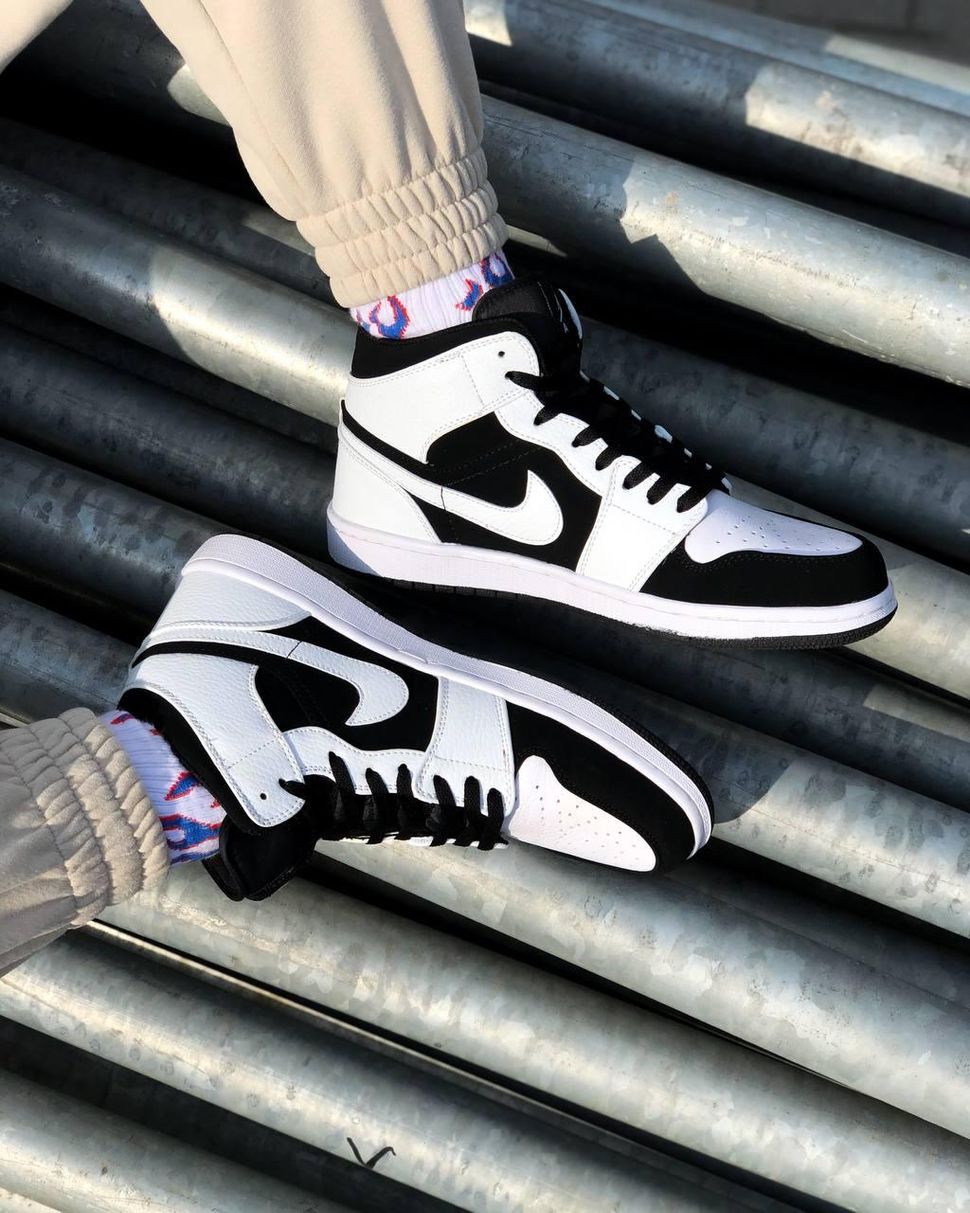 Баскетбольные кроссовки Nike Air Jordan 1 Retro Mid White Black 2085 фото