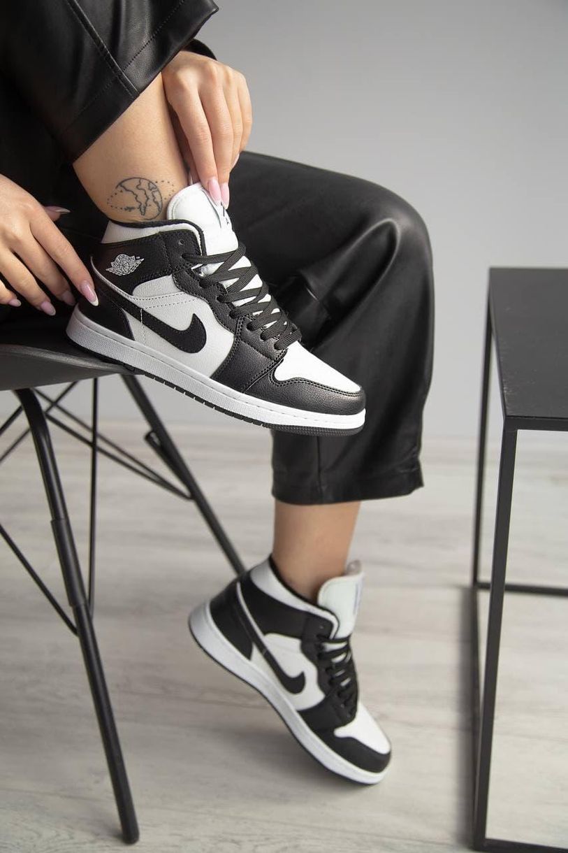 Зимові баскетбольні кросівки Nike Air Jordan Retro 1 High Black White 2 5765 фото