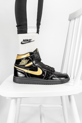Nike Air Jordan 1 Retro High Black Gold