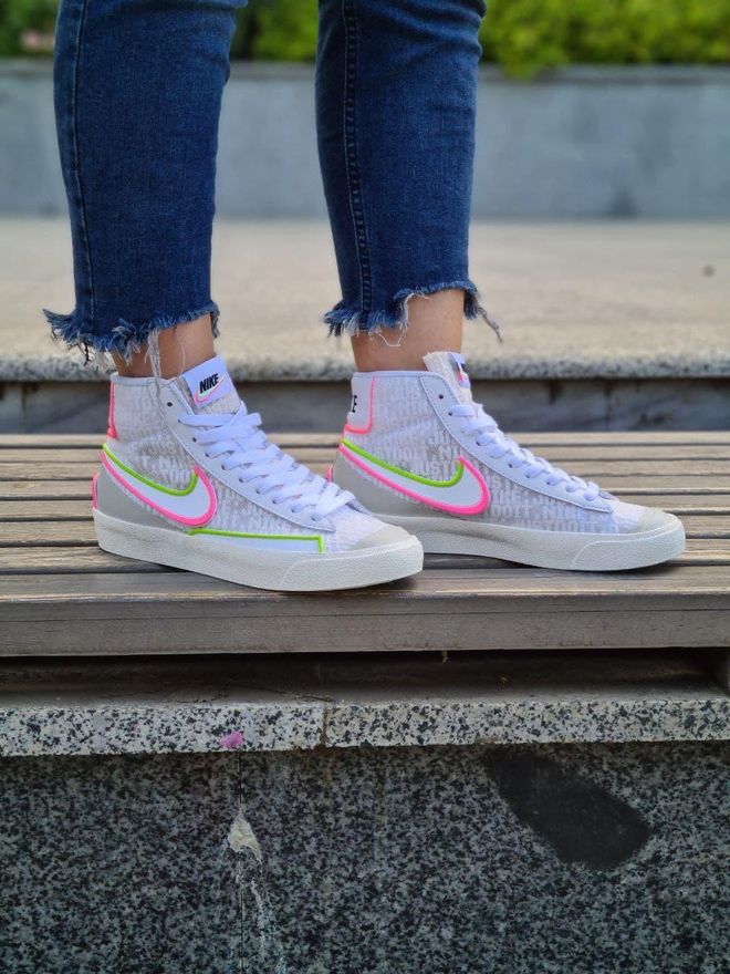 nike green pink shoes