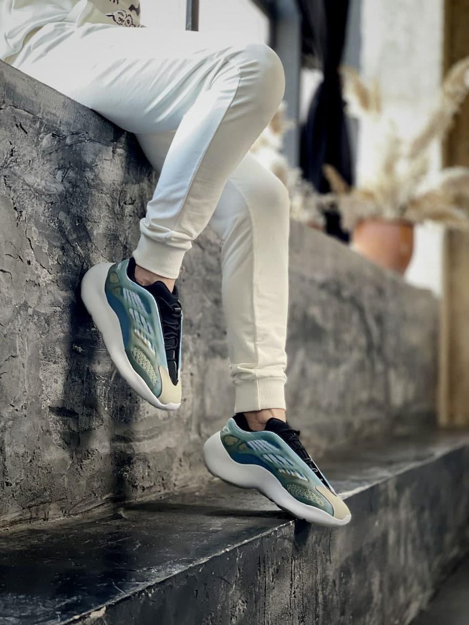 Кроссовки Adidas Yeezy Boost 700 V3 Azael Blue 3182 фото