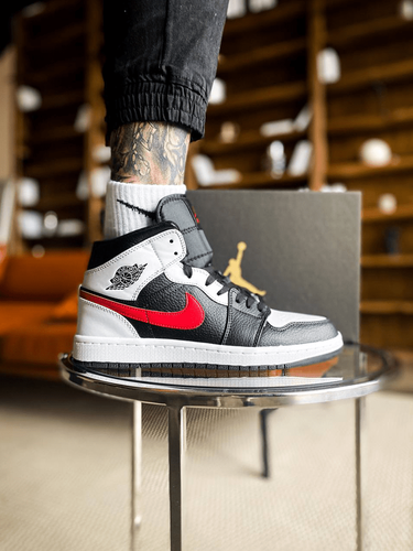 Купить Баскетбольные кроссовки Nike Air Jordan 1 Mid Black Chile Red White  Унисекс - в Киеве, Украине, заказать в магазине krosbery: цена, фото, отзывы